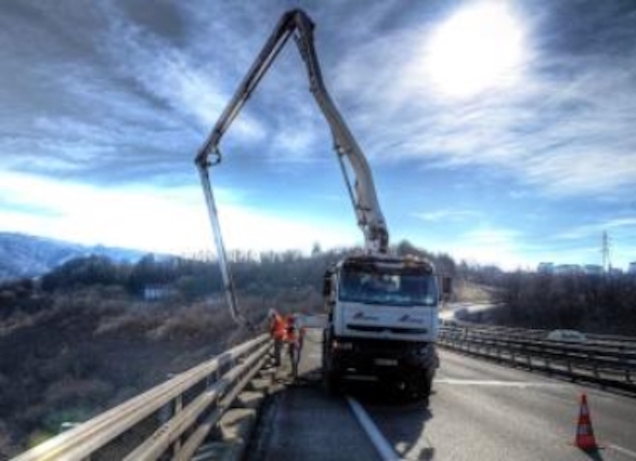 Viaduc de Chatillon-en-Michaille (Ain). Entreprise de pompage et producteur de BPE : CEMEX.