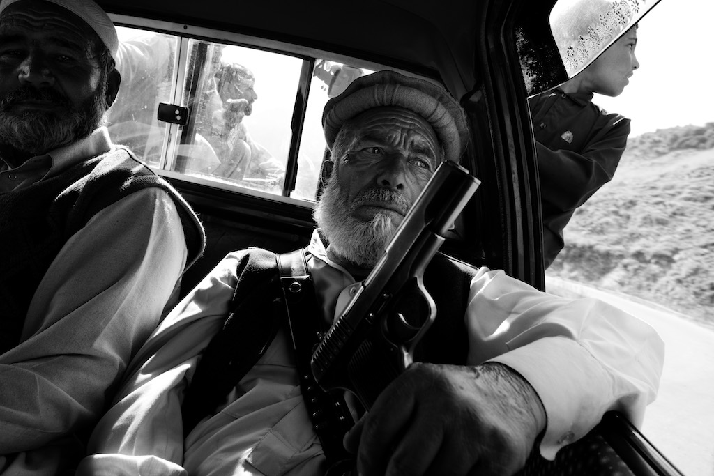 Massimo Berruti, Valle?e de Swat, Mahnbanr, 2010 © Massimo Berruti for the Carmignac Photojournalism Award - Courtesy Collection Carmignac
